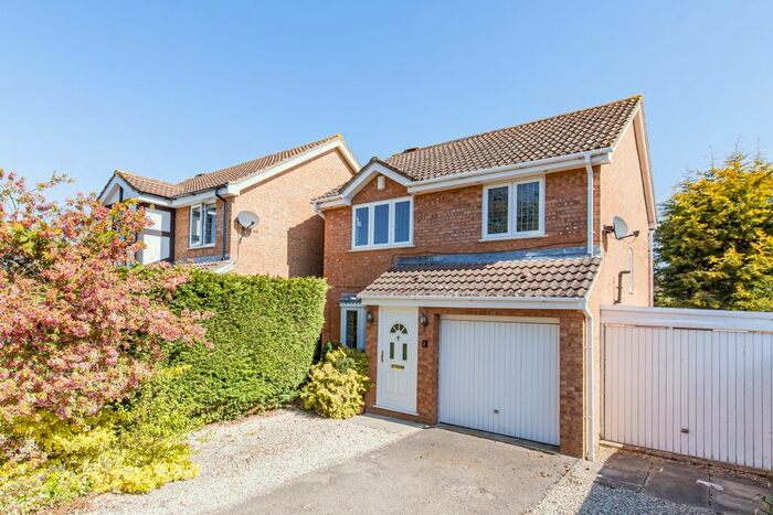 3 Bedroom Semi-Detached House To Rent In Osprey Close, Bicester, OX26
