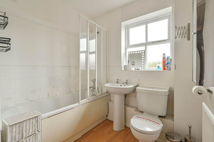 1 Bedroom Flat To Rent In Midland Terrace, , Park Royal, London, NW10