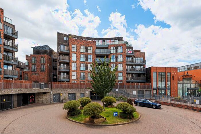 2 Bedroom Apartment For Sale In Townhall Square, Crayford, Dartford, Kent, DA1