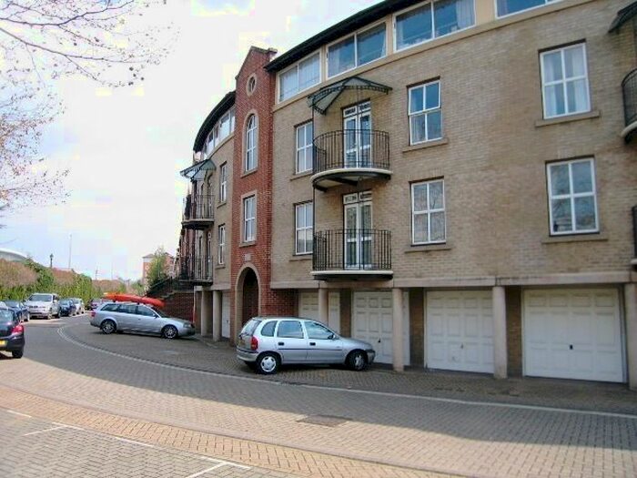 2 Bedroom Flat To Rent In Alcantara Crescent, Ocean Village SO14