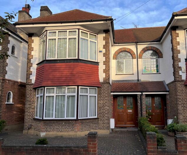 3 Bedroom Semi-Detached House To Rent In Gordon Road, London, N11