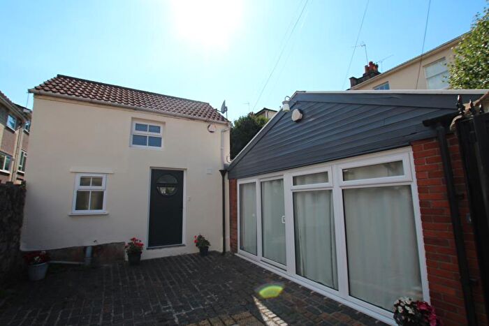 2 Bedroom Terraced House To Rent In Victoria Walk - Cotham, BS6