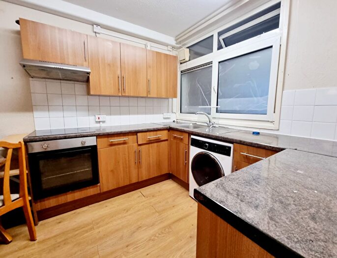 3 Bedroom Maisonette To Rent In Ryefield Path, London, SW15