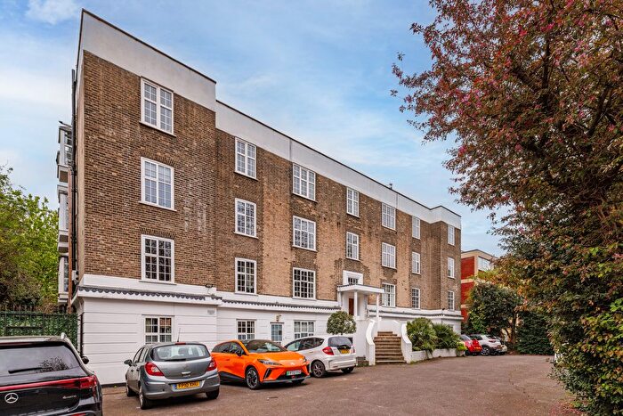 3 Bedroom Flat To Rent In Oakfield Court, London, SW4