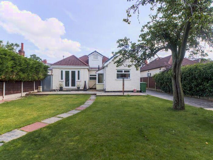 3 Bedroom Detached Bungalow To Rent In Spennithorne Road, Urmston, Trafford, M41