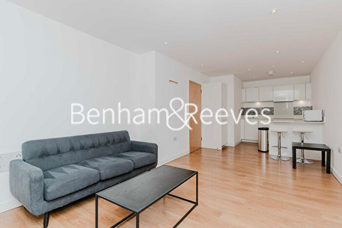 1 Bedroom Apartment To Rent In Ceram Court, Seven Sea Gardens, E3
