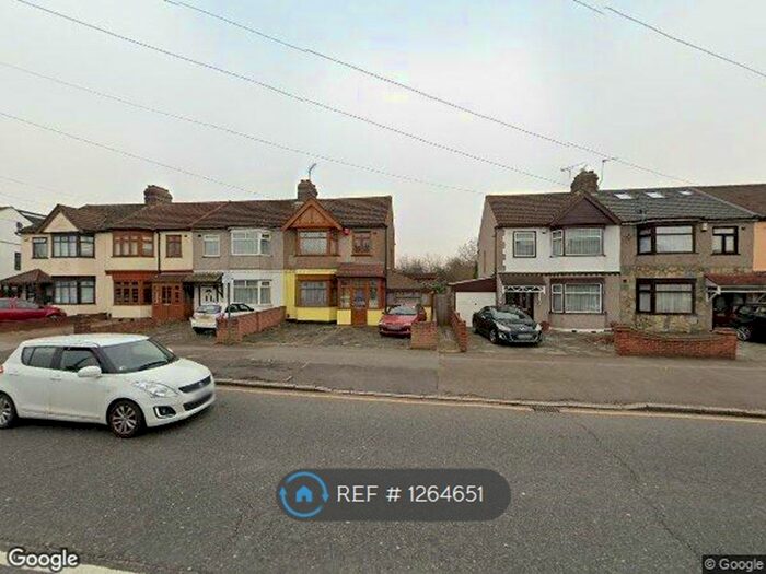 3 Bedroom Semi-Detached House To Rent In Dagenham Road, Romford RM7