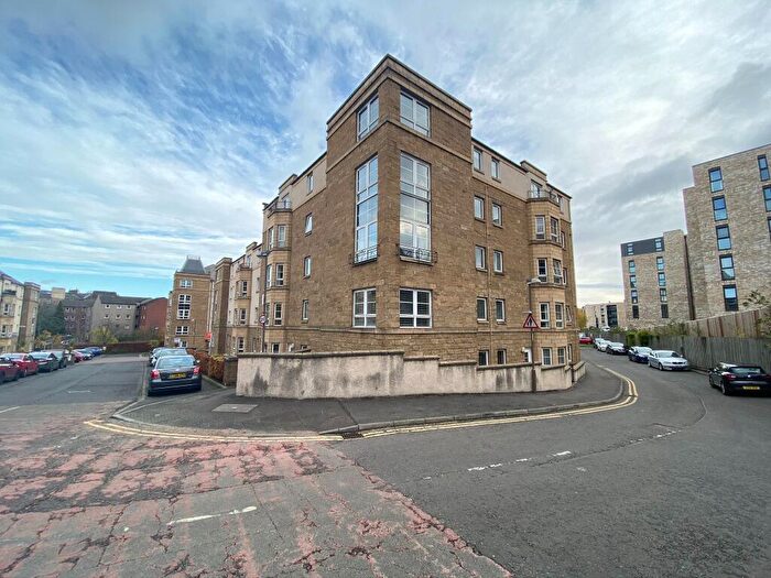 3 Bedroom Flat To Rent In Dicksonfield, Leith, Edinburgh, EH7