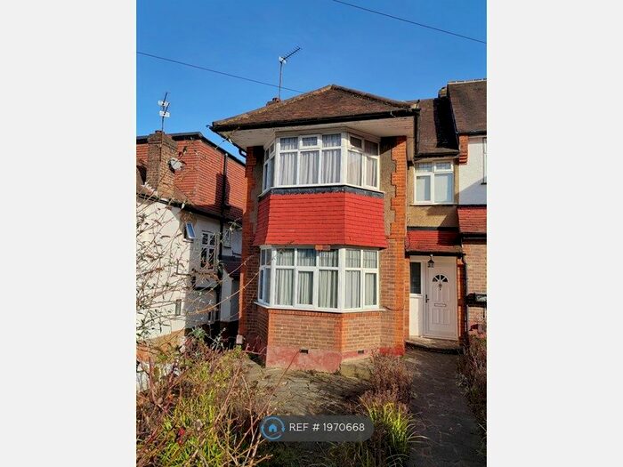 3 Bedroom Semi-Detached House To Rent In Cowper Road, London, N14