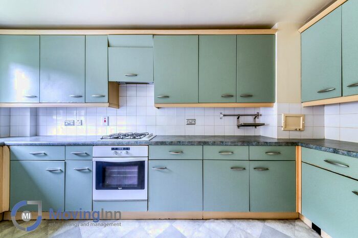 3 Bedroom Semi-Detached House To Rent In Silver Birch Close, Sydenham, SE6