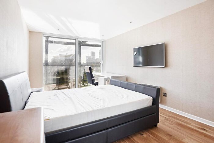 3 Bedroom Flat To Rent In Berglen Court, Branch Road, E14