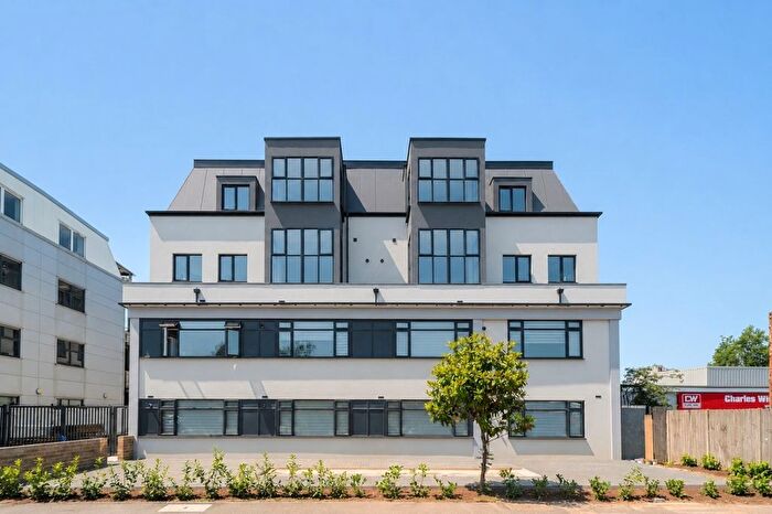 2 Bedroom Flat To Rent In Wansford Park, Borehamwood, WD6
