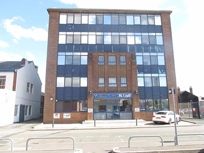 2 Bedroom Flat To Rent In Lombard Street West, West Bromwich, B70