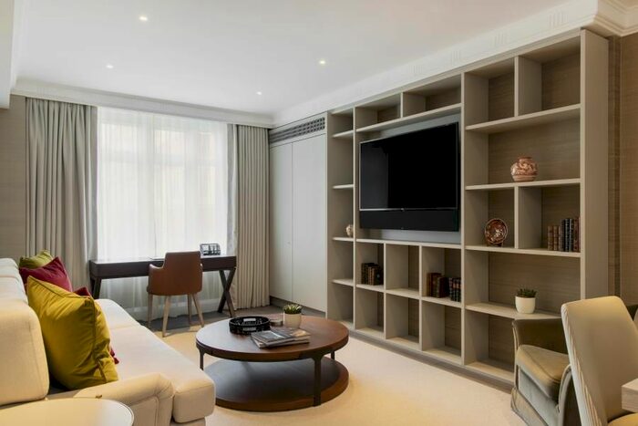 2 Bedroom Flat To Rent In Park Lane, Mayfair, W1K