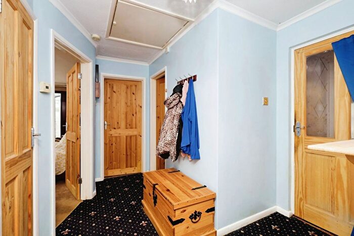 2 Bedroom Detached Bungalow For Sale In Oakleaf Drive, Polegate, BN26