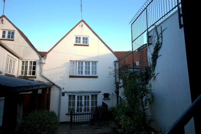 1 Bedroom Flat To Rent In Fordingbridge, Hampshire, SP6
