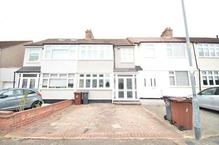 3 Bedroom Terraced House To Rent In Strood Avenue, Romford, RM7