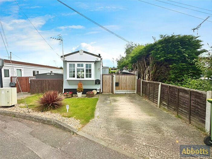 1 Bedroom Mobile/park Home For Sale In Hockley Park, Lower Road, Hockley, Essex, SS5