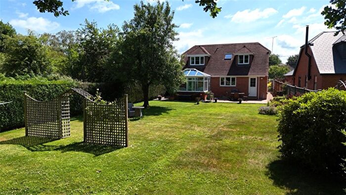 3 Bedroom Country House For Sale In The Drove, Lower Common Road, West Wellow, Hampshire, SO51