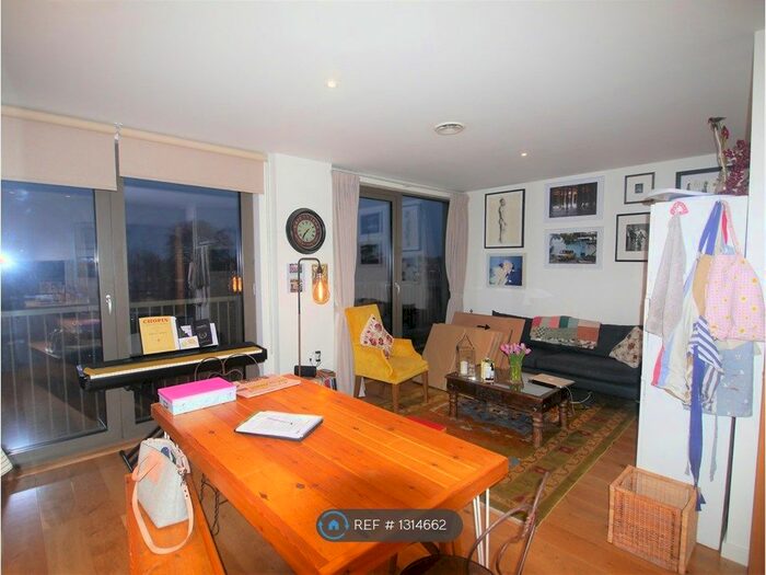 2 Bedroom Flat To Rent In Camberwell Passage, London, SE5