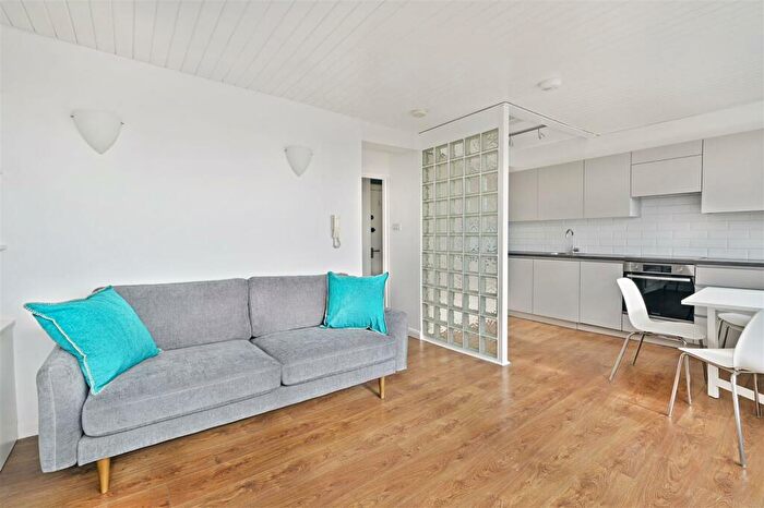 1 Bedroom Flat To Rent In Fortess Road, Kentish Town, NW5