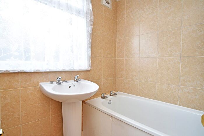 2 Bedroom Terraced House For Sale In Ashfield Road, Harrogate, HG1
