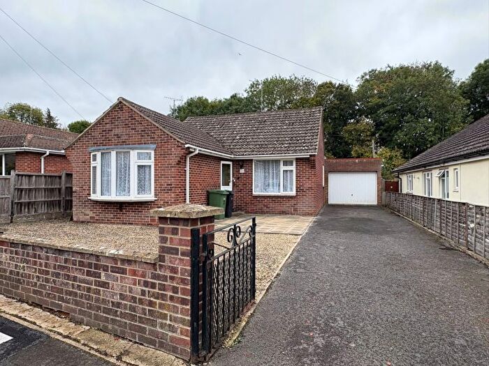 2 Bedroom Detached Bungalow For Sale In Manor Drive, Oxford, OX33