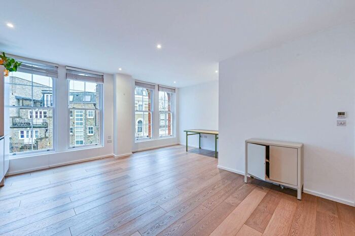 2 Bedroom Flat For Sale In Canterbury House, Kilburn, London, NW6