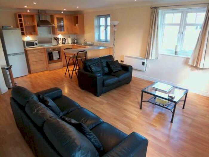 2 Bedroom Apartment To Rent In Brackenhurst Place, Moortown, Leeds, LS17