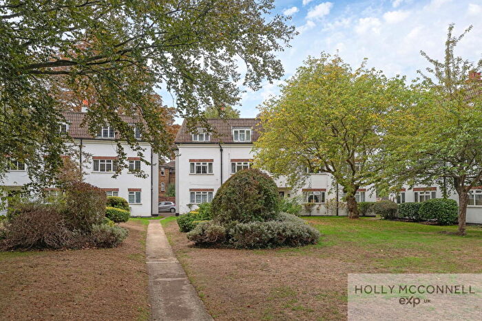 2 Bedroom Flat For Sale In Dainton Close, Bromley, BR1