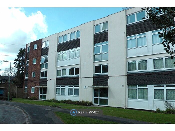 2 Bedroom Flat To Rent In Woodlands, Fleet, GU51