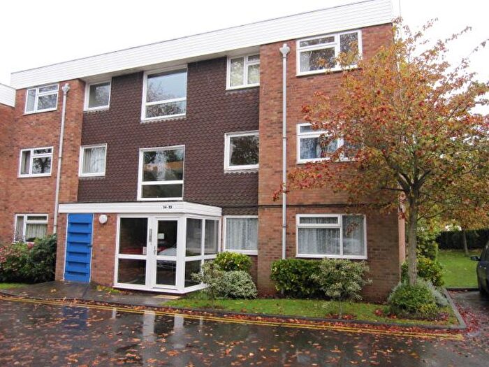 2 Bedroom Flat To Rent In Old Warwick Court, Old Warwick Road, Solihull, B92