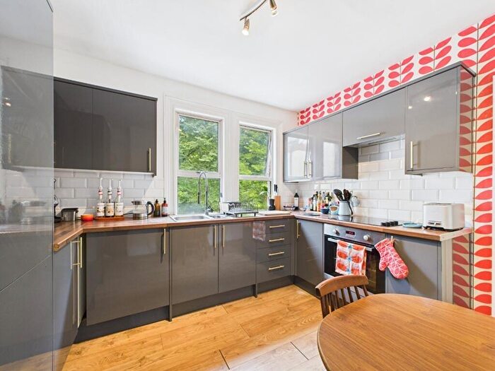 2 Bedroom Flat To Rent In Gwydyr Road Bromley, BR2