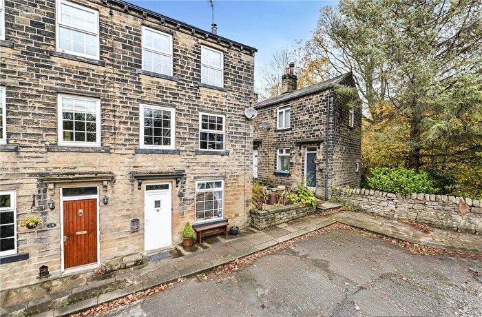 2 Bedroom Terraced House For Sale In Otley Road, East Morton, BD20