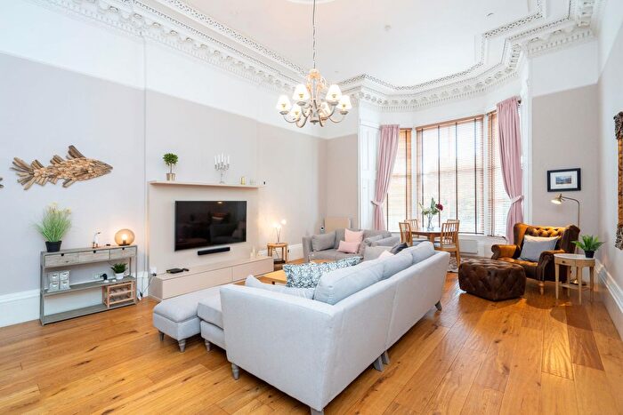 2 Bedroom Flat To Rent In Park Terrace, Glasgow, G3