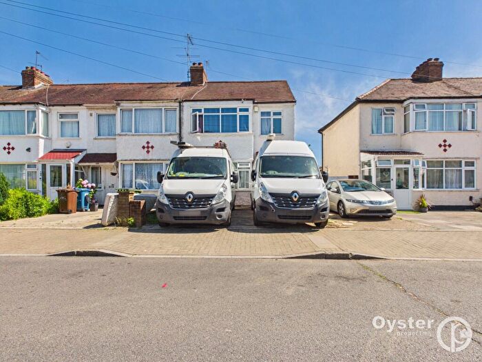 5 Bedroom Semi Detached House To Rent In St. Pauls Avenue, Harrow, HA3