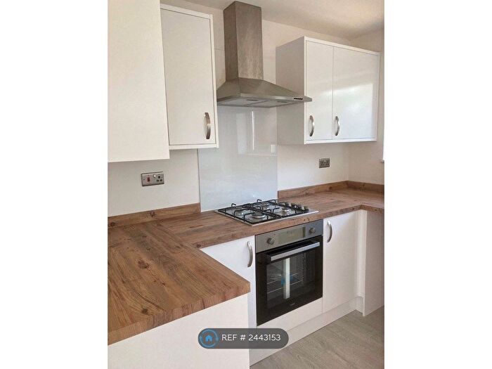 2 Bedroom Maisonette To Rent In Broomhill, Cookham, Maidenhead, SL6