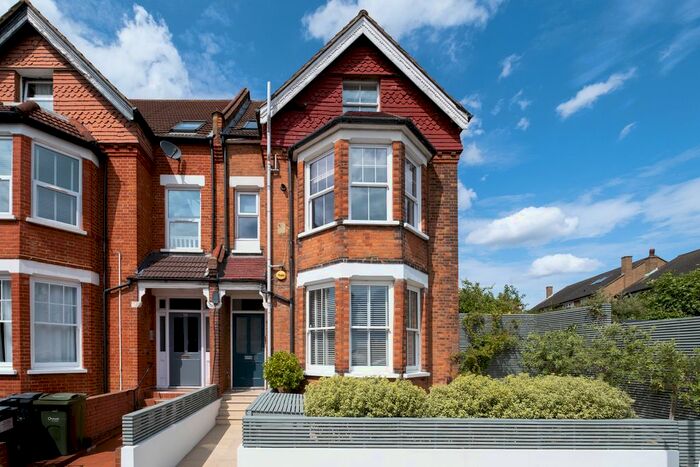 2 Bedroom Flat To Rent In Pinfold Road, London, SW16