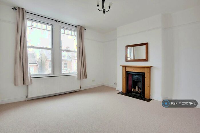 3 Bedroom Flat To Rent In Ferme Park Road, London, N8