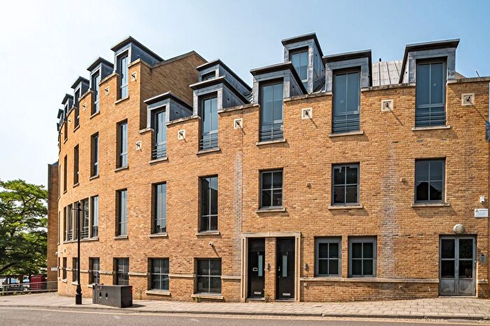 1 Bedroom Maisonette To Rent In High Street, Windsor, SL4