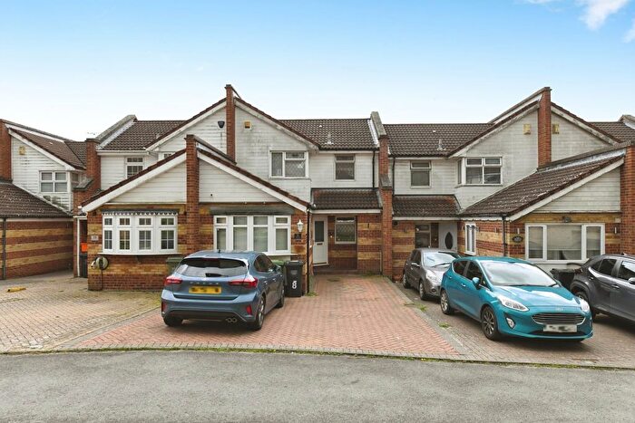 3 Bedroom Semi Detached House For Sale In Downs Grove, Basildon, Essex, SS16