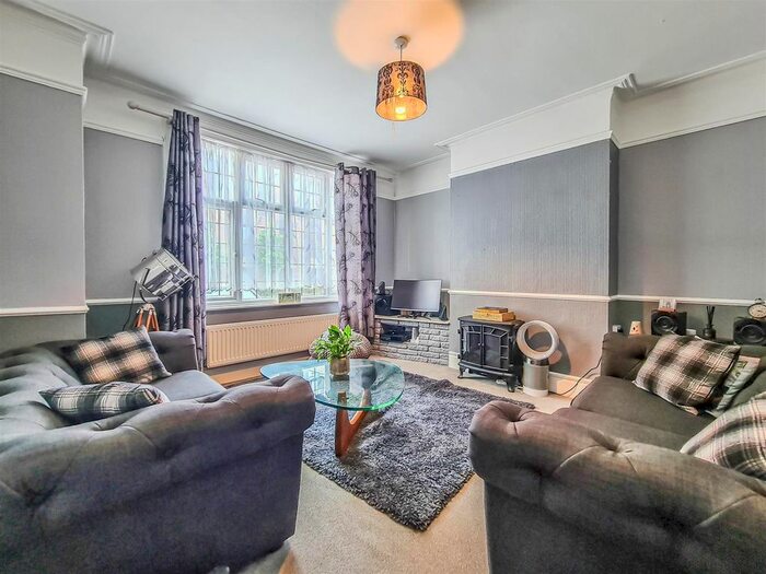 4 Bedroom Semidetached House For Sale In Carnarvon Road, SouthendOnSea, SS2 4 Bedroom Semidetached House For Sale In Carnarvon Road, SouthendOnSea, SS2