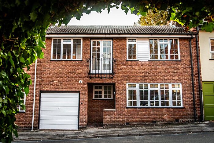 2 Bedroom Mews For Sale In Castle Mews, The Park, NG7