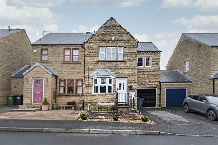 3 Bedroom Semi Detached House For Sale In Hollyfield Avenue, Huddersfield, HD3
