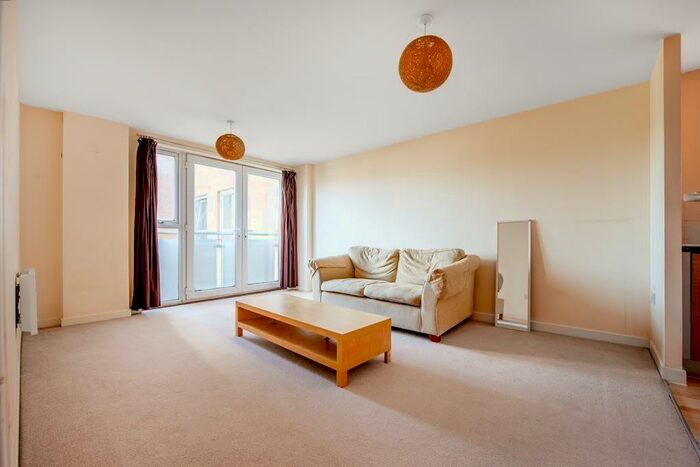 1 Bedroom Flat For Sale In Tuns Lane, Slough, Berkshire, SL1