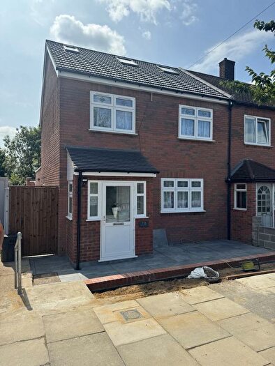 4 Bedroom Terraced House To Rent In Huntsman Road, Ilford, IG6