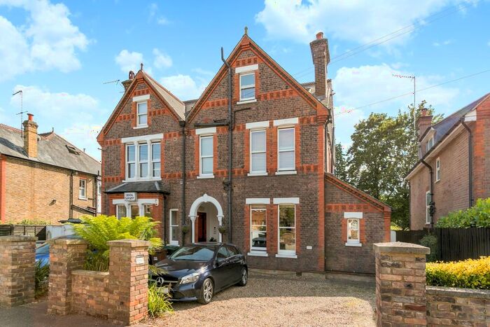 2 Bedroom Flat To Rent In Nightingale Road, Rickmansworth, WD3