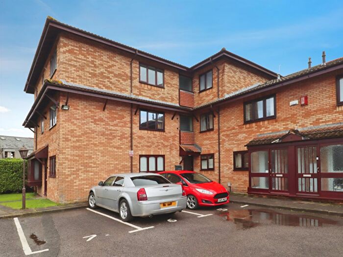 2 Bedroom Flat For Sale In Loftus Street, Cardiff, CF5