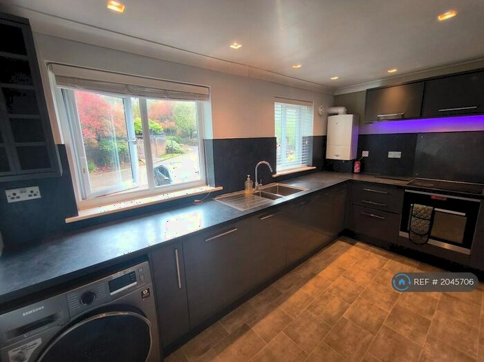 2 Bedroom Maisonette To Rent In Cotton Walk, Crawley, RH11