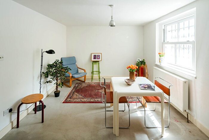 1 Bedroom Flat For Sale In New Cross Road, London, SE14